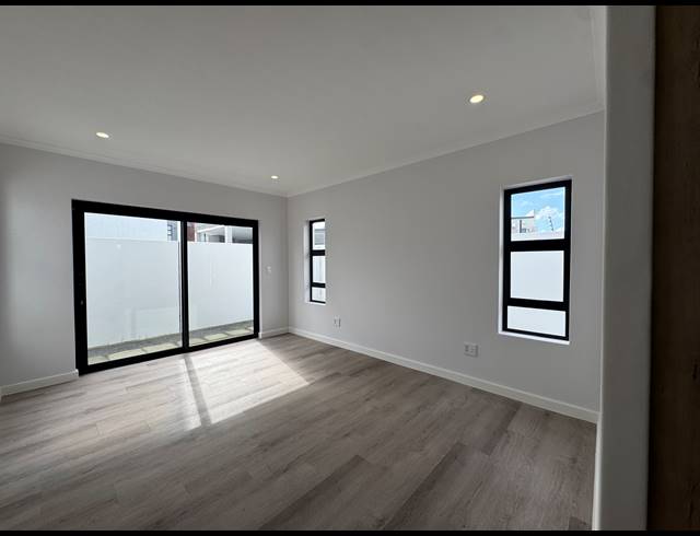 4 BEDROOM HOUSE FOR SALE IN SANDOWN